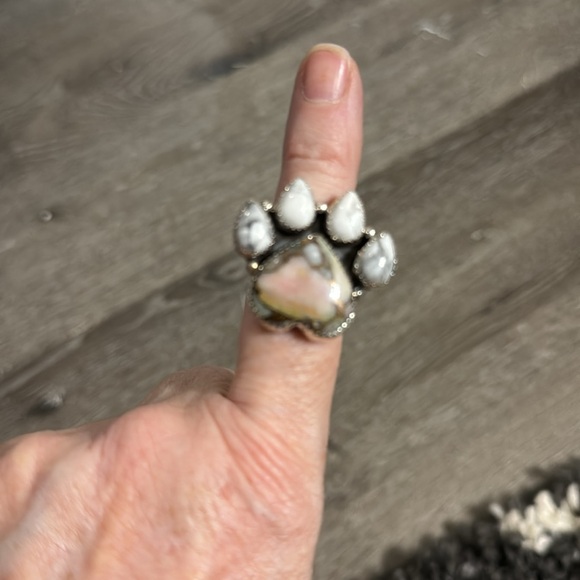 Sterling silver paw ring. Size 8. NWT. Howlite/Mojave turquoise. - Picture 2 of 5